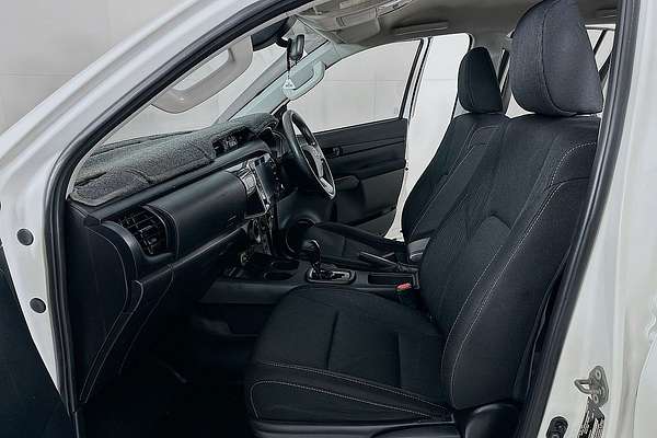2021 Toyota HILUX SR (4x4) GUN126R FACELIFT 4X4