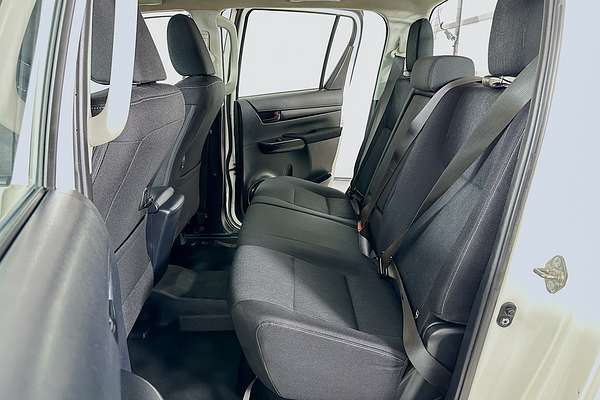 2020 Toyota HILUX SR (4x4) GUN126R FACELIFT 4X4