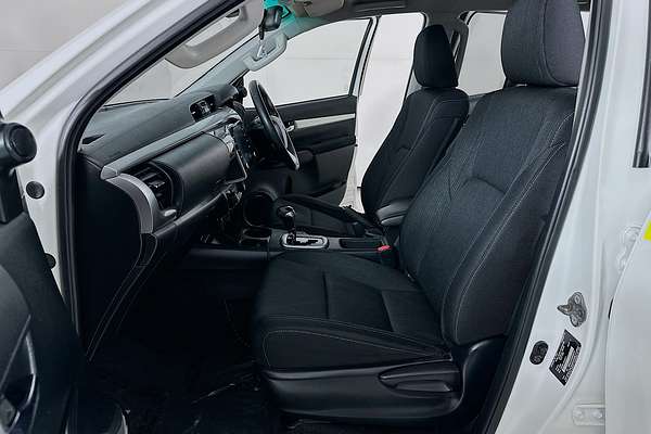 2021 Toyota HILUX SR5 (4x4) GUN126R FACELIFT 4X4