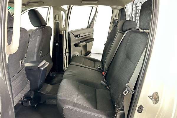 2021 Toyota HILUX SR (4x4) GUN126R FACELIFT 4X4