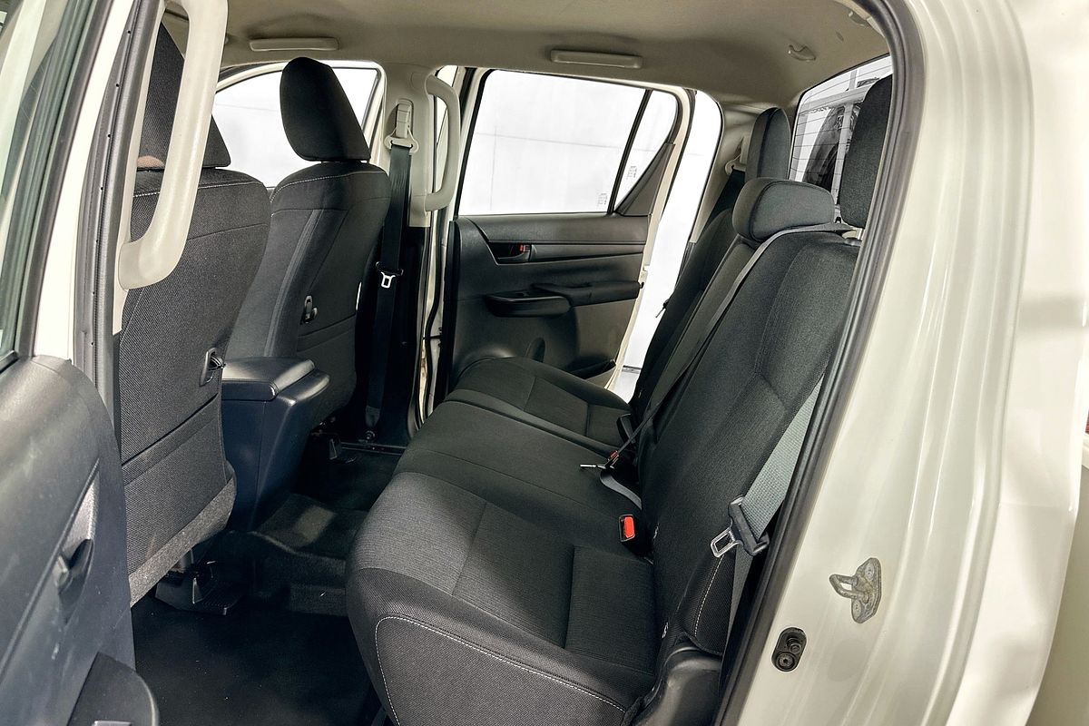 2020 Toyota HILUX SR (4x4) GUN126R FACELIFT 4X4