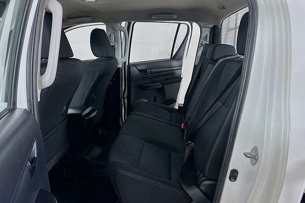 2020 Toyota HILUX SR (4x4) GUN126R FACELIFT 4X4