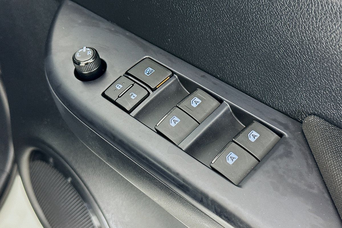 2024 Toyota HILUX SR 48V (4x4) GUN126R 4X4