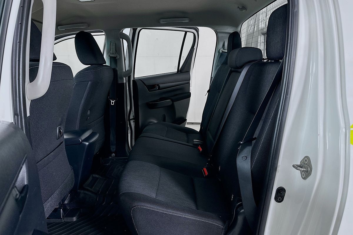 2021 Toyota HILUX SR (4x4) GUN126R FACELIFT 4X4