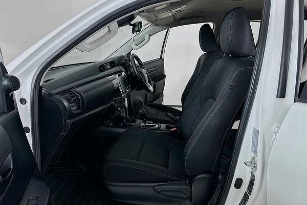 2024 Toyota HILUX SR GUN126R 4X4