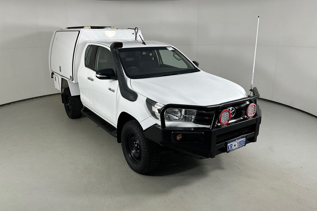 2016 Toyota HILUX SR (4x4) GUN126R 4X4