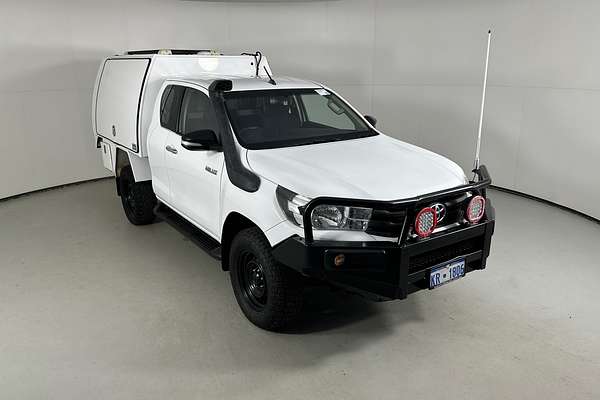 2016 Toyota HILUX SR (4x4) GUN126R 4X4
