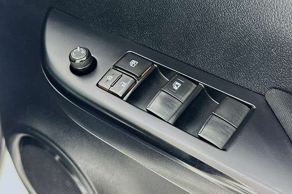 2019 Toyota HILUX SR (4x4) GUN126R MY19 4X4