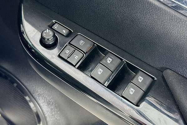 2016 Toyota HILUX SR5 (4x4) GUN126R 4X4