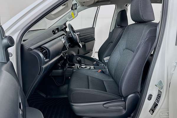 2024 Toyota HILUX SR GUN126R 4X4