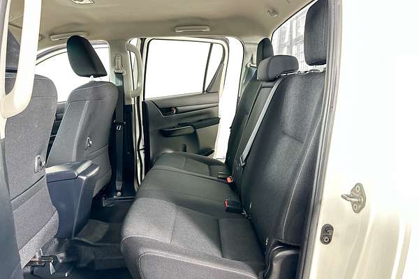 2021 Toyota HILUX SR (4x4) GUN126R FACELIFT 4X4