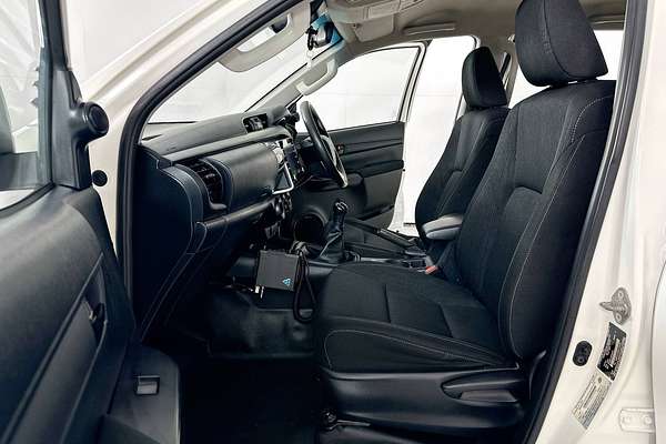 2020 Toyota HILUX SR (4x4) GUN126R FACELIFT 4X4