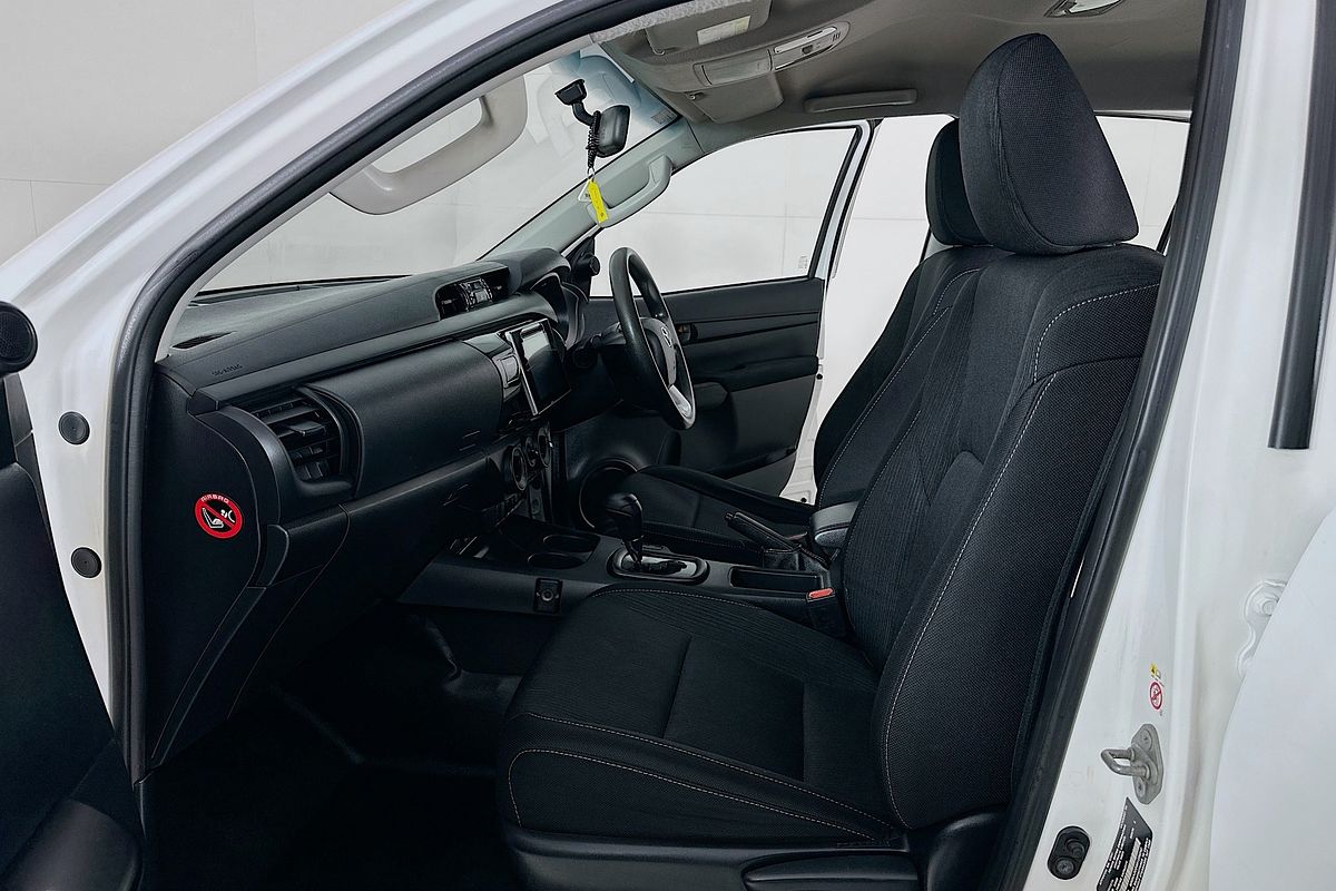 2019 Toyota HILUX SR (4x4) GUN126R MY19 4X4