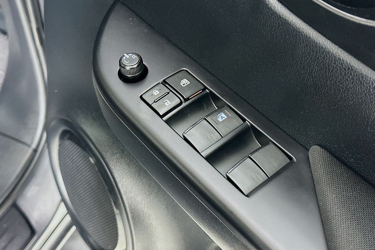 2019 Toyota HILUX SR (4x4) GUN126R MY19 UPGRADE 4X4