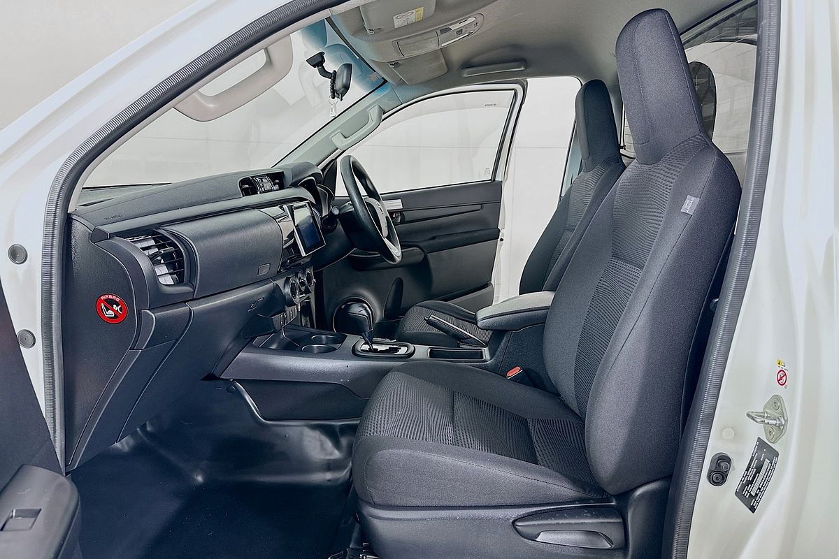 2019 Toyota HILUX SR (4x4) GUN126R MY19 4X4