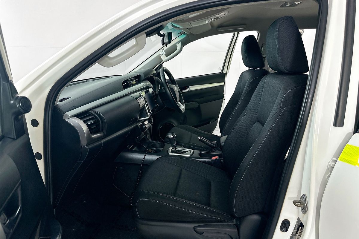 2021 Toyota HILUX SR5 (4x4) GUN126R FACELIFT 4X4