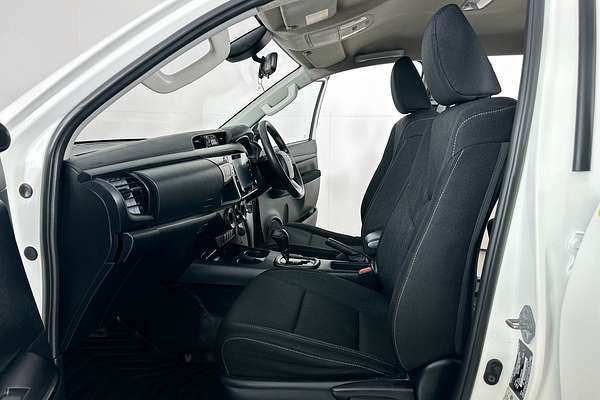 2020 Toyota HILUX SR (4x4) GUN126R FACELIFT 4X4