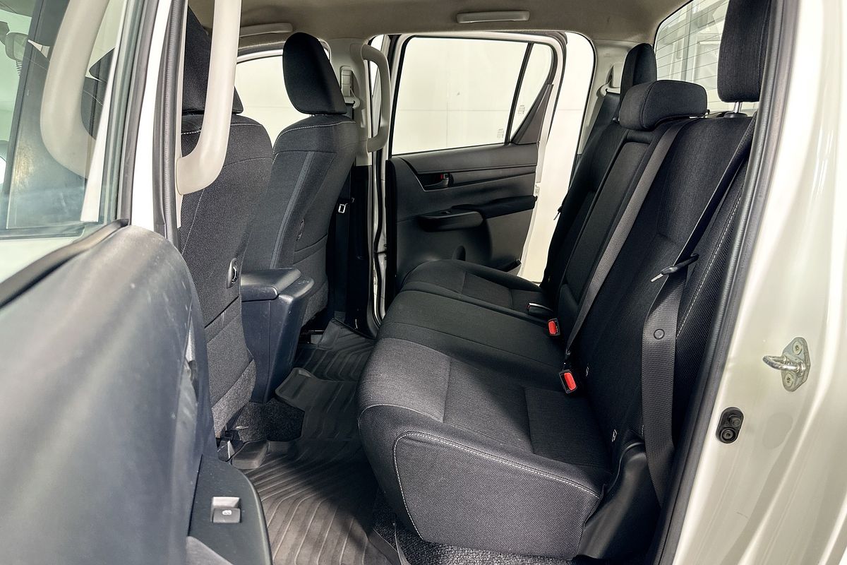2018 Toyota HILUX SR (4x4) GUN126R MY17 4X4