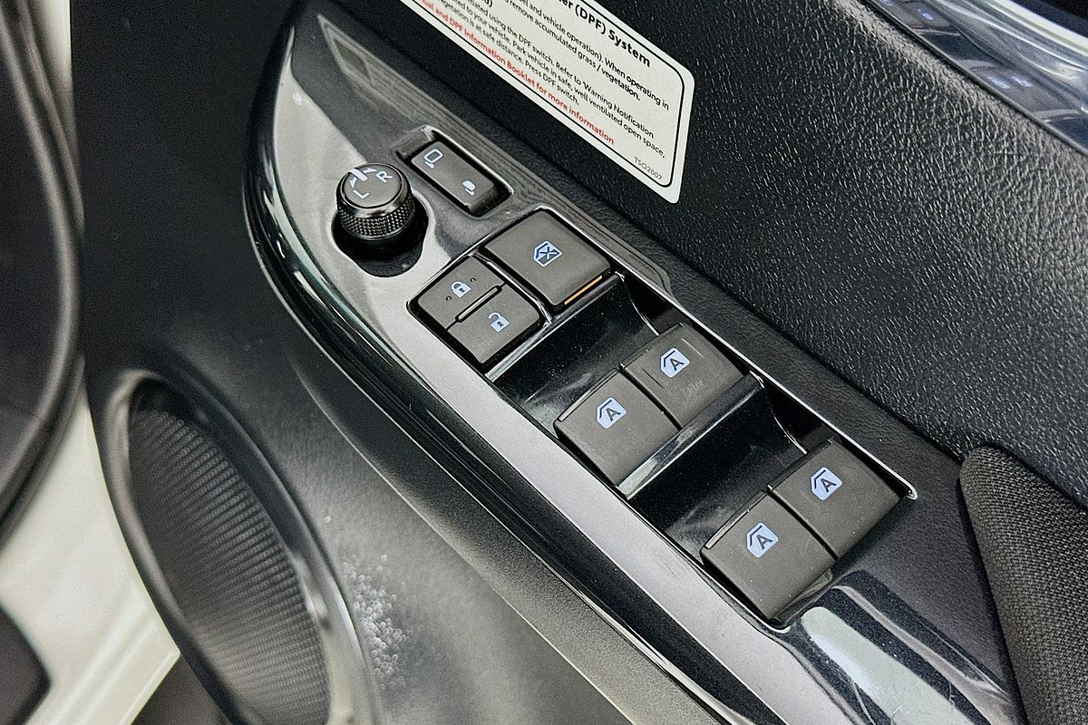 2021 Toyota HILUX SR5 (4x4) GUN126R FACELIFT 4X4