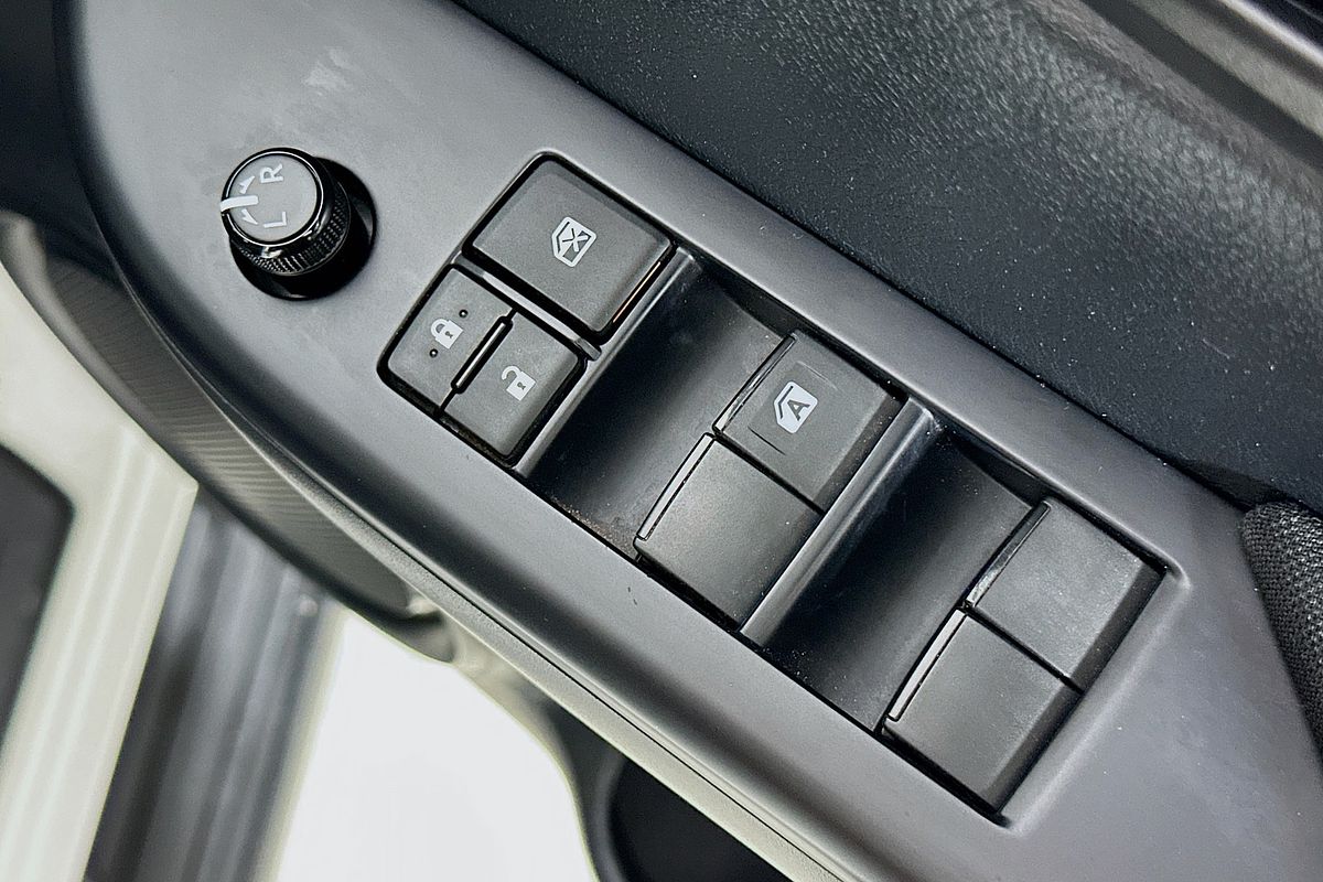 2018 Toyota HILUX SR (4x4) GUN126R MY19 4X4