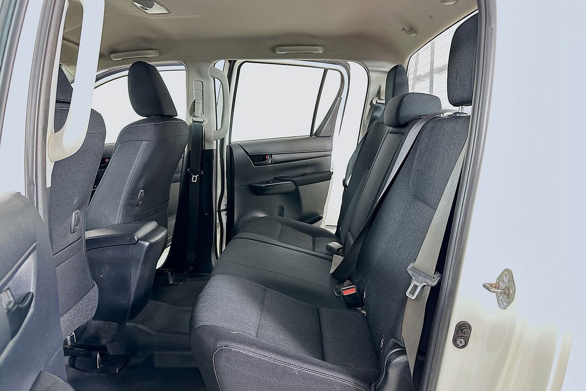 2020 Toyota HILUX SR (4x4) GUN126R FACELIFT 4X4