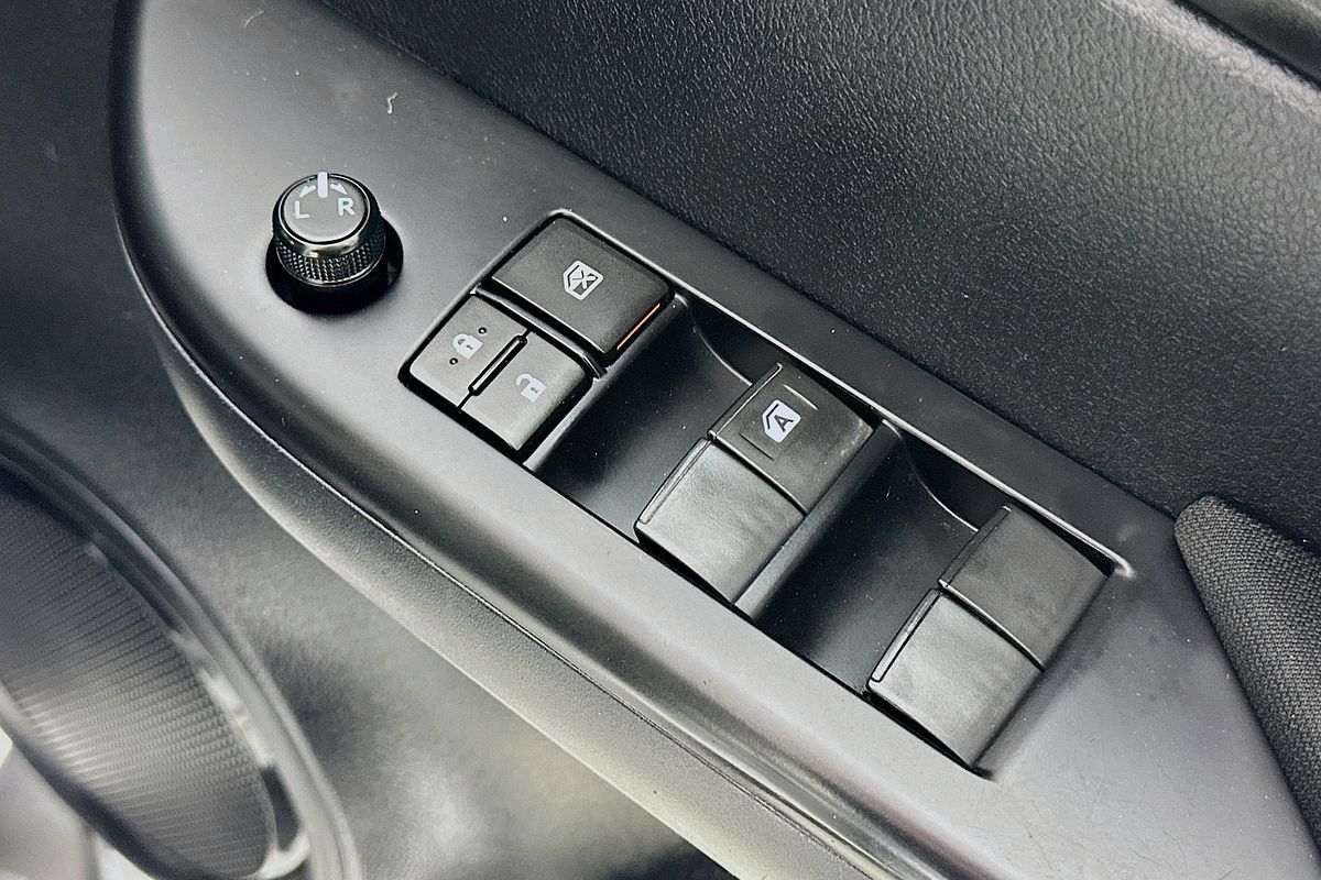 2018 Toyota HILUX SR (4x4) GUN126R MY19 4X4