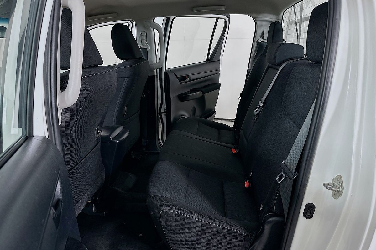 2020 Toyota HILUX SR (4x4) GUN126R FACELIFT 4X4