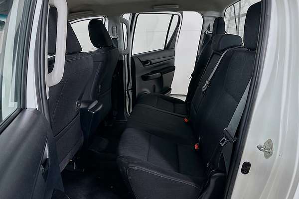 2020 Toyota HILUX SR (4x4) GUN126R FACELIFT 4X4