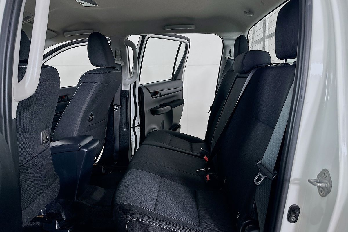 2020 Toyota HILUX SR (4x4) GUN126R FACELIFT 4X4