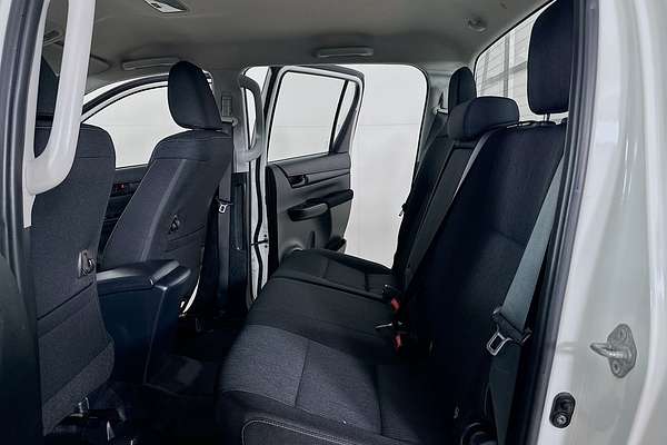 2020 Toyota HILUX SR (4x4) GUN126R FACELIFT 4X4