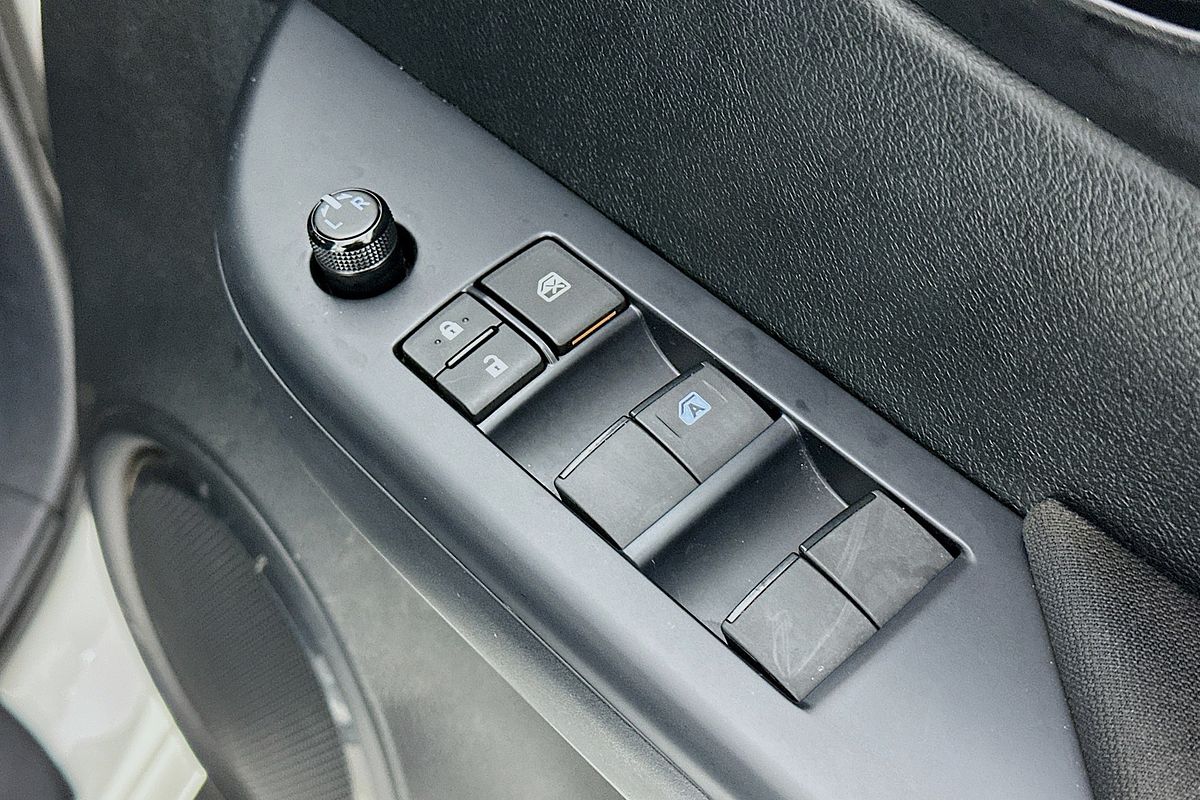2024 Toyota HILUX SR (4x4) GUN126R 4X4
