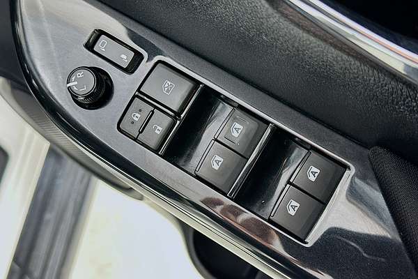 2020 Toyota HILUX SR5 (4x4) GUN126R FACELIFT 4X4