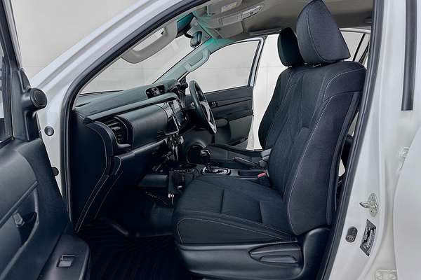 2020 Toyota HILUX SR (4x4) GUN126R FACELIFT 4X4