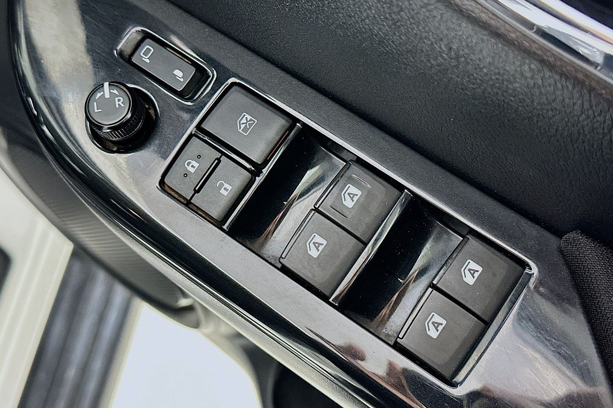 2019 Toyota HILUX SR5 (4x4) GUN126R MY19 4X4