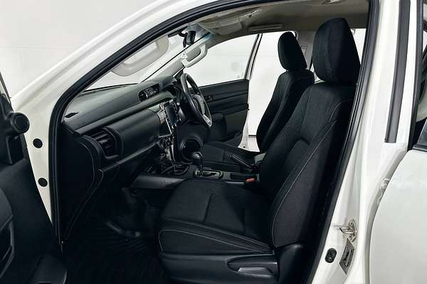 2020 Toyota HILUX SR (4x4) GUN126R FACELIFT 4X4