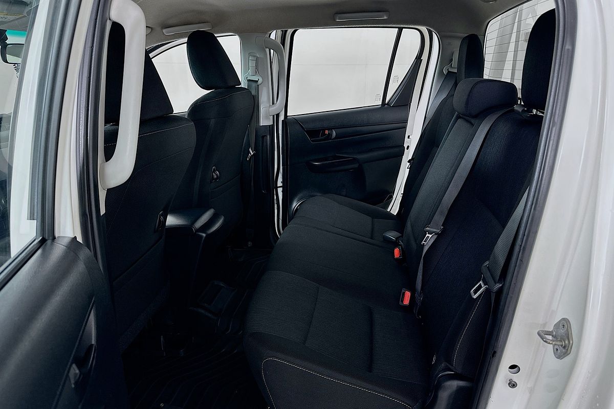 2020 Toyota HILUX SR (4x4) GUN126R FACELIFT 4X4