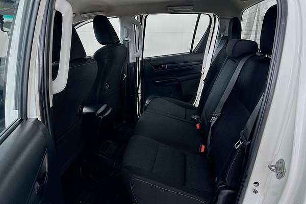 2020 Toyota HILUX SR (4x4) GUN126R FACELIFT 4X4