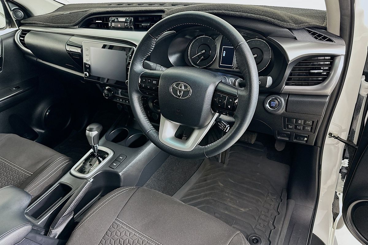 2022 Toyota HILUX SR5 (4x4) GUN126R 4X4