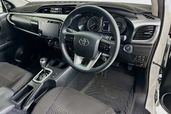 2022 Toyota HILUX SR5 (4x4) GUN126R 4X4