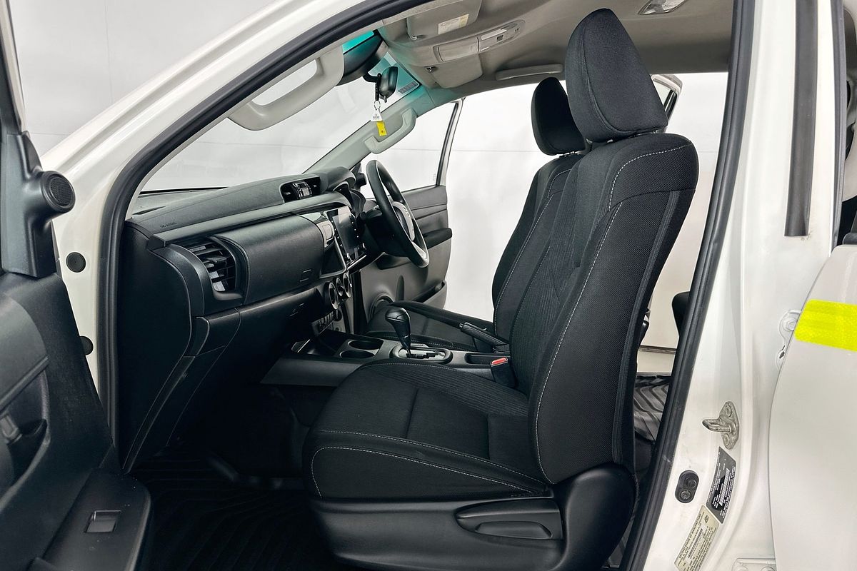 2021 Toyota HILUX SR (4x4) GUN126R 4X4