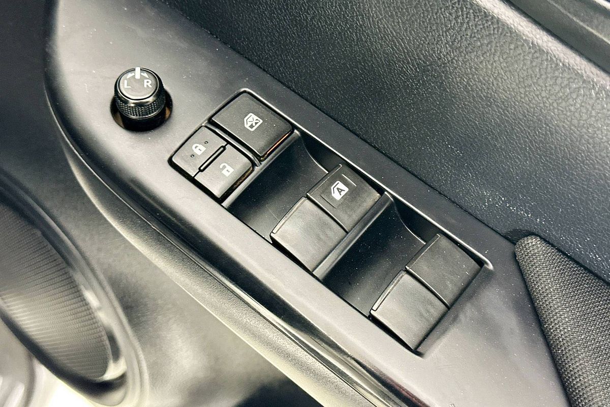 2018 Toyota HILUX SR (4x4) GUN126R MY19 4X4