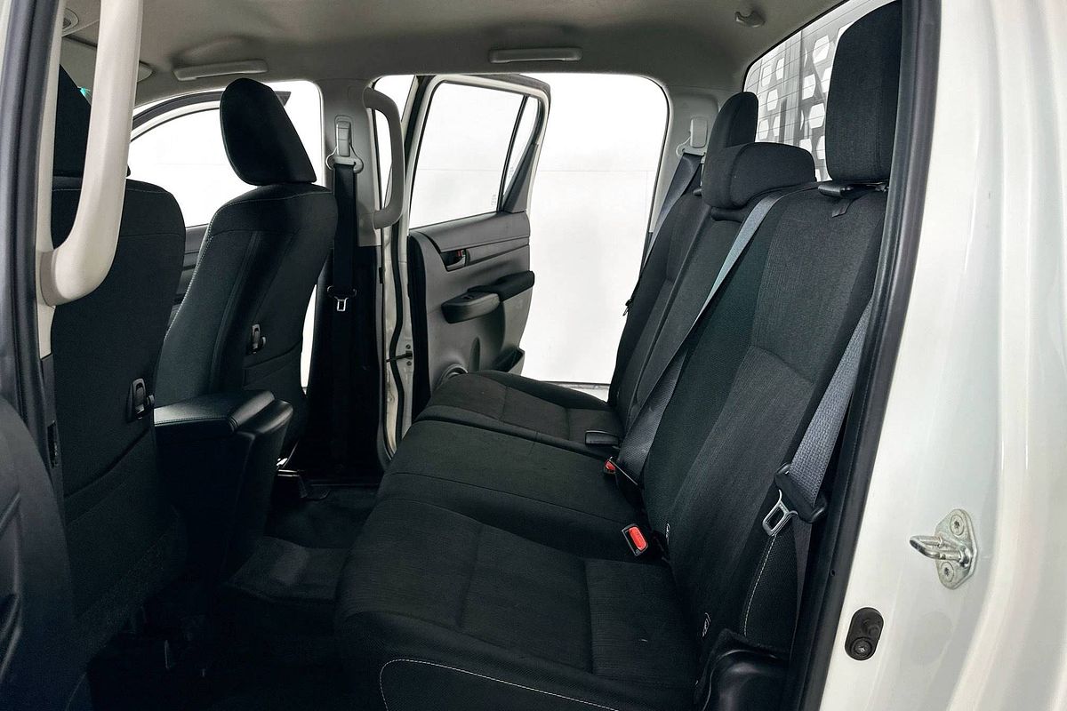 2017 Toyota HILUX SR (4x4) GUN126R 4X4