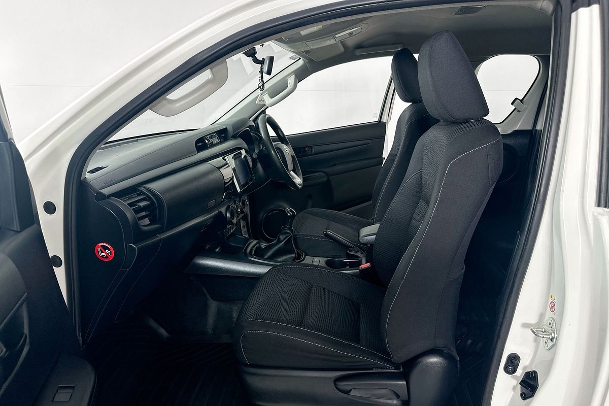 2019 Toyota HILUX SR (4x4) GUN126R MY19 4X4