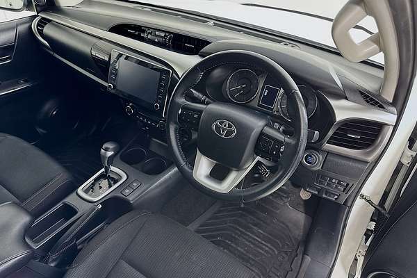2020 Toyota HILUX SR5 (4x4) GUN126R FACELIFT 4X4