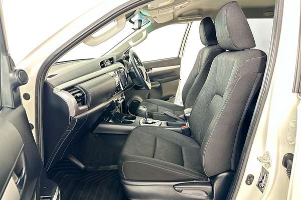 2020 Toyota HILUX SR5 (4x4) GUN126R MY19 UPGRADE 4X4