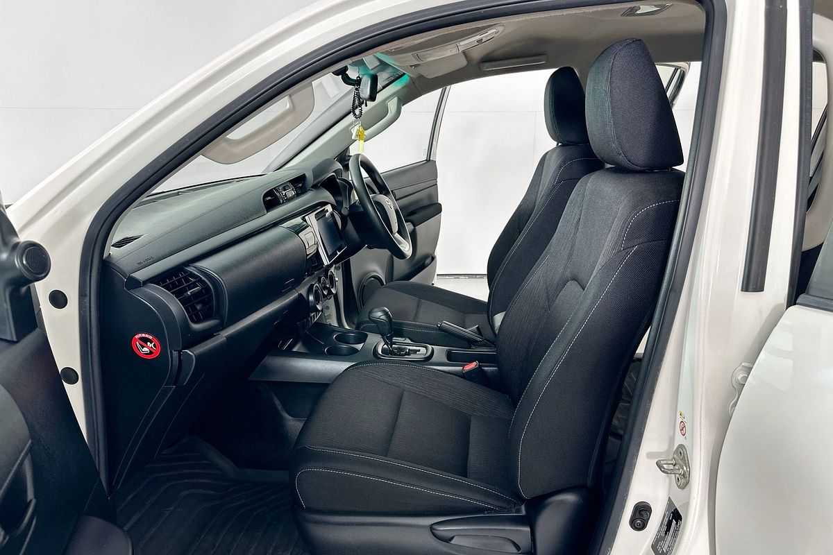 2018 Toyota HILUX SR (4x4) GUN126R MY17 4X4
