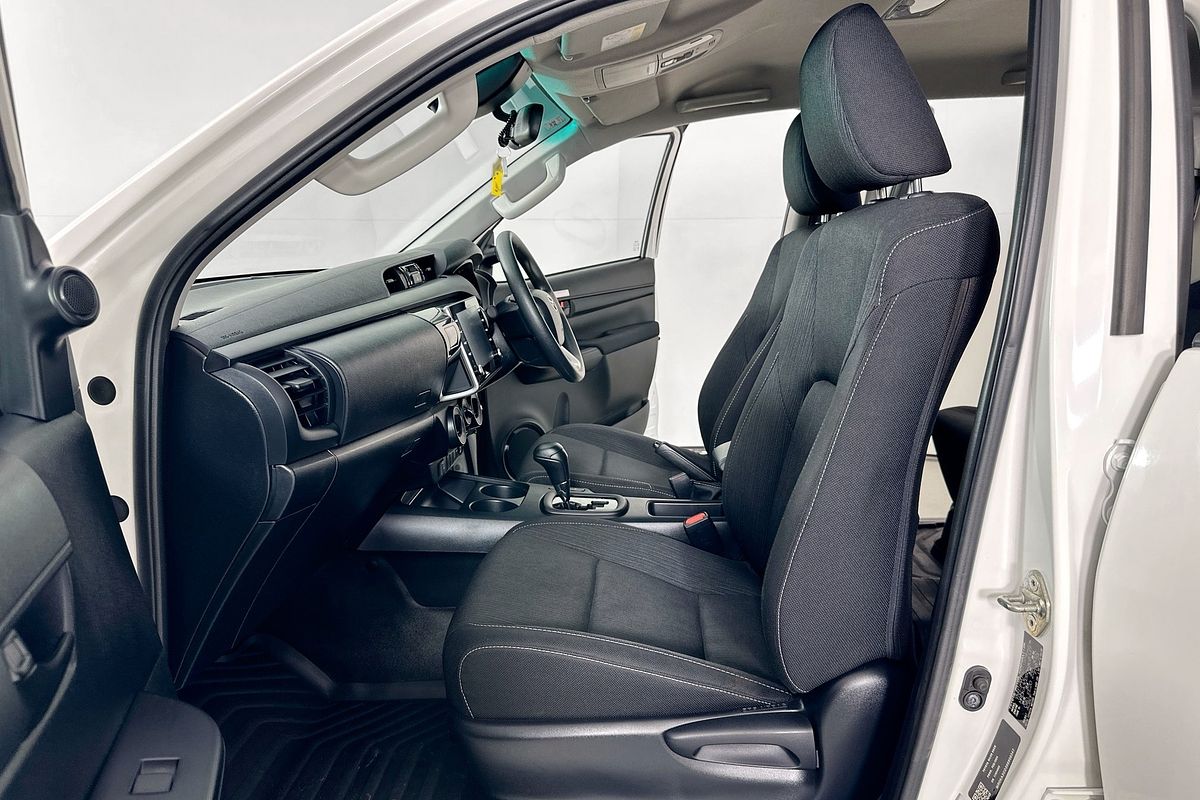 2024 Toyota HILUX SR (4x4) GUN126R 4X4