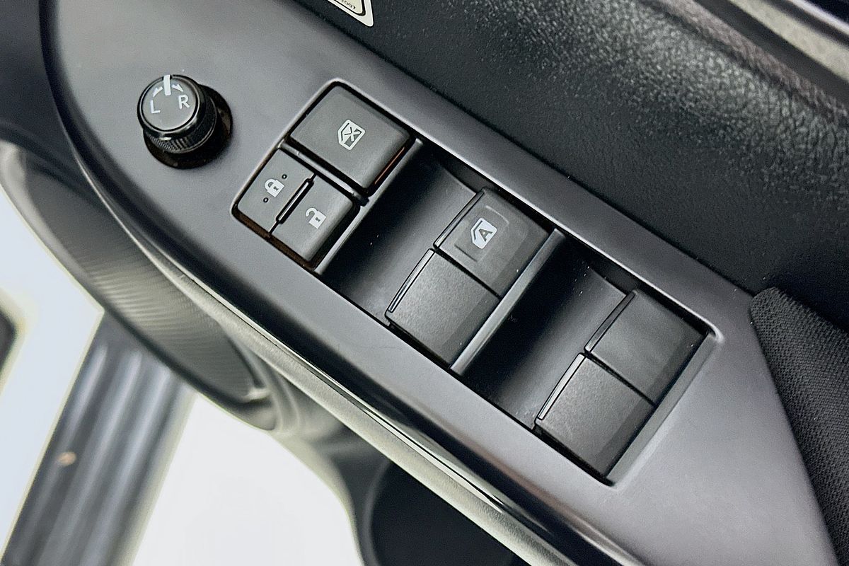 2021 Toyota HILUX SR (4x4) GUN126R FACELIFT 4X4