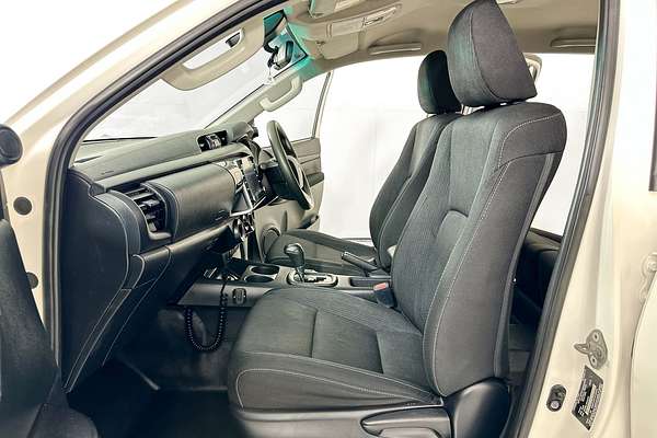 2021 Toyota HILUX SR (4x4) GUN126R FACELIFT 4X4