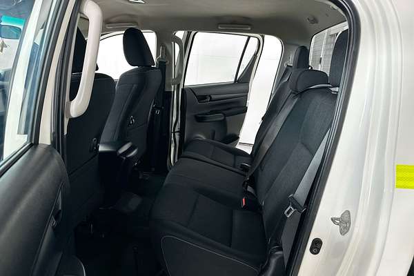 2021 Toyota HILUX SR (4x4) GUN126R FACELIFT 4X4